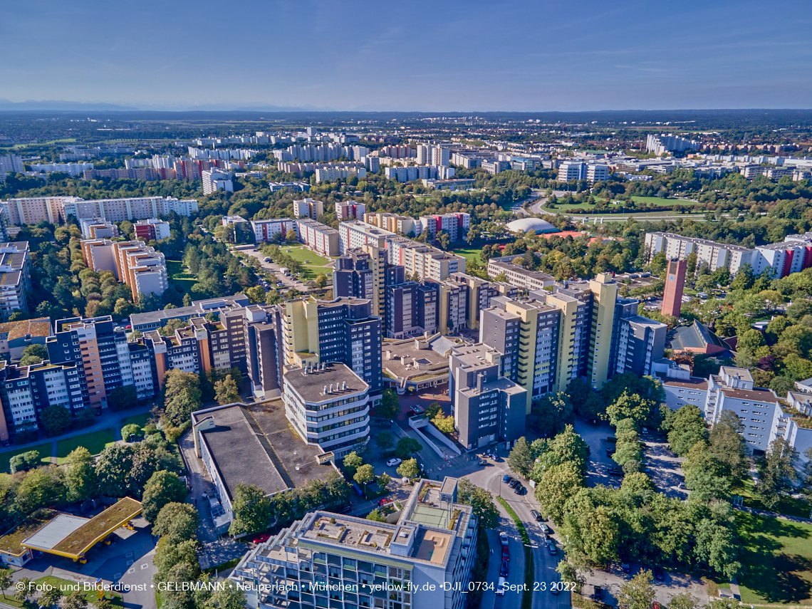 23.09.2022 - Karl-Marx-Ring 53-53c und Studentenwohnheim und Marx-Zentrum in Neuperlach